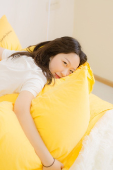西施流眼泪翻白眼咬铁球图片